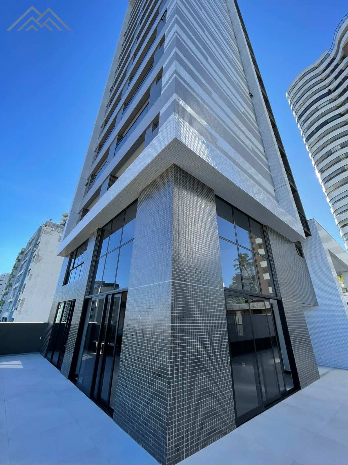 Apartamento à venda em Salvador, Graça, com 1 quarto, 50m² - Henrique Aquino  IMÓVEIS DE QUALIDADE LTDA CRECI PJ 2675