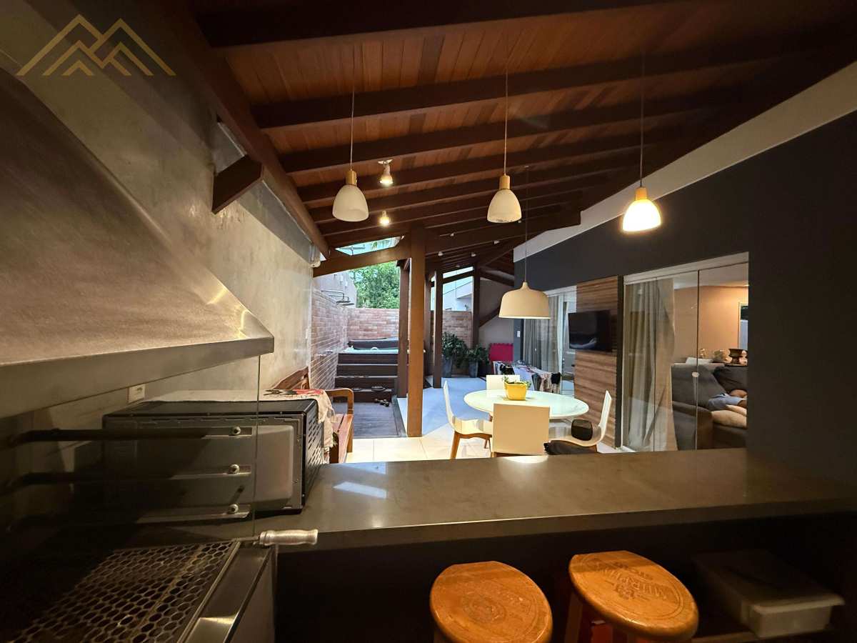 Casa à venda em Lauro de Freitas, Buraquinho, com 4 quartos, 230m² - Henrique Aquino  IMÓVEIS DE QUALIDADE LTDA CRECI PJ 2675