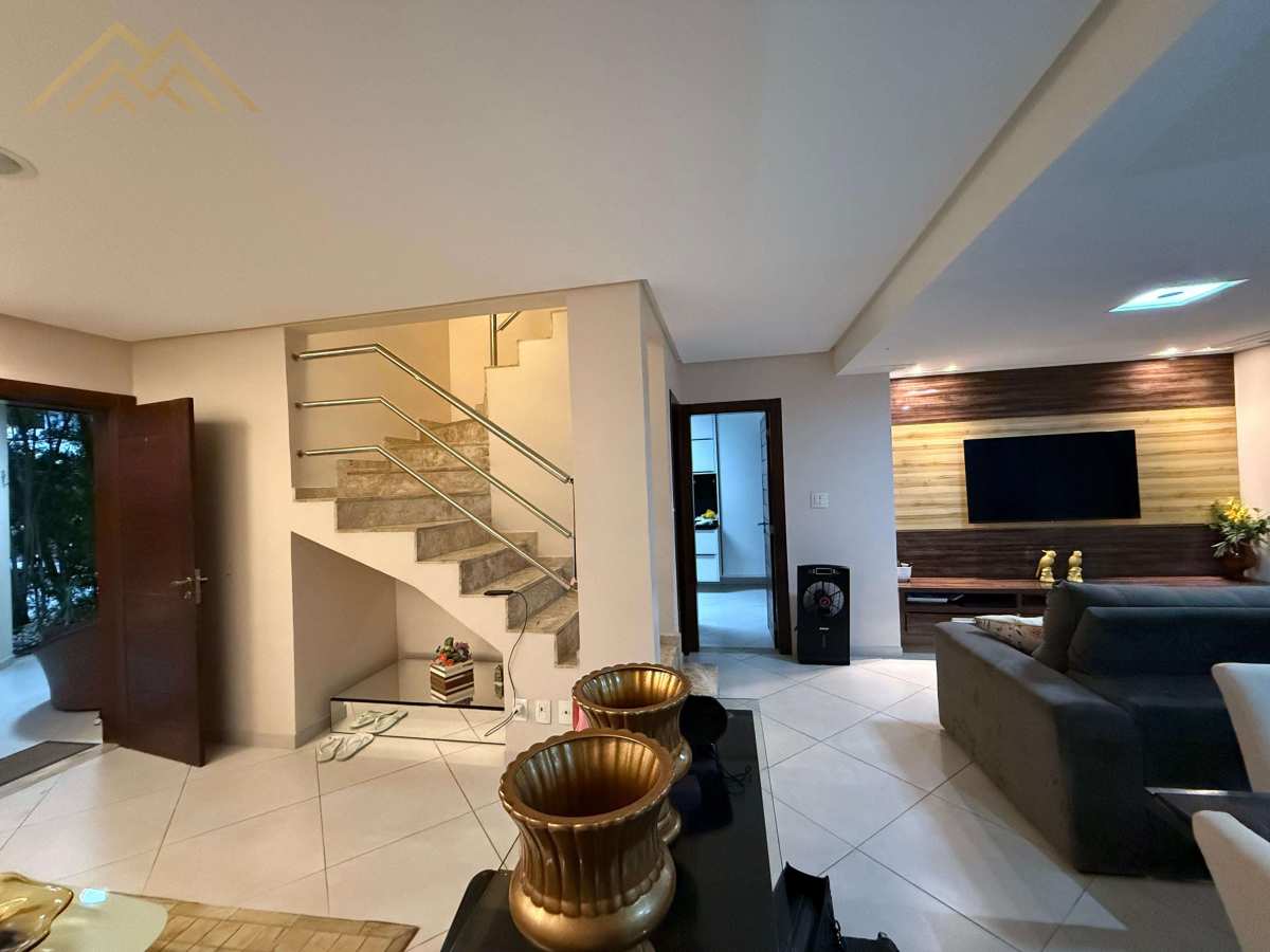 Casa à venda em Lauro de Freitas, Buraquinho, com 4 quartos, 230m² - Henrique Aquino  IMÓVEIS DE QUALIDADE LTDA CRECI PJ 2675