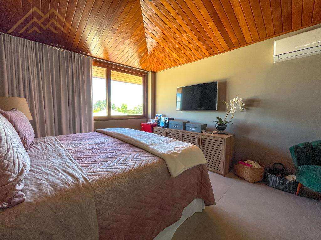 Casa à venda em Mata de São João, Praia do Forte, com 4 quartos, 400m² - Henrique Aquino  IMÓVEIS DE QUALIDADE LTDA CRECI PJ 2675