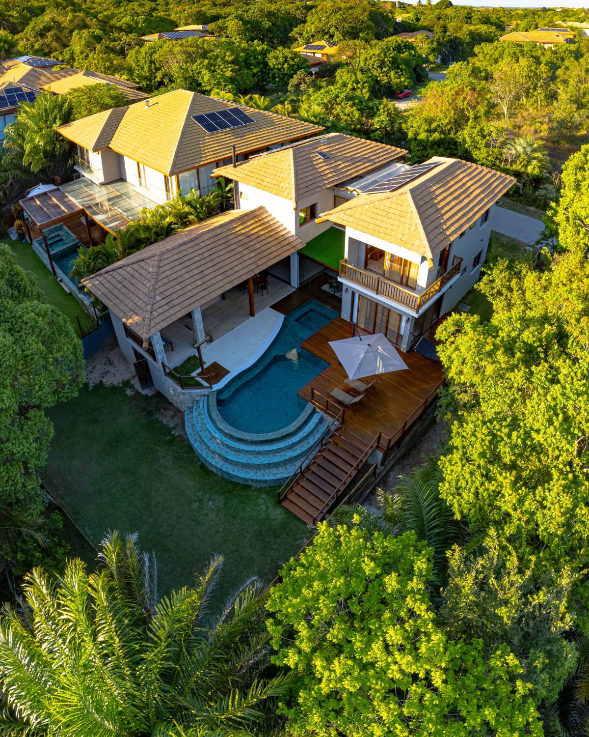 Casa à venda em Mata de São João, Praia do Forte, com 5 quartos, 409m² - Henrique Aquino  IMÓVEIS DE QUALIDADE LTDA CRECI PJ 2675