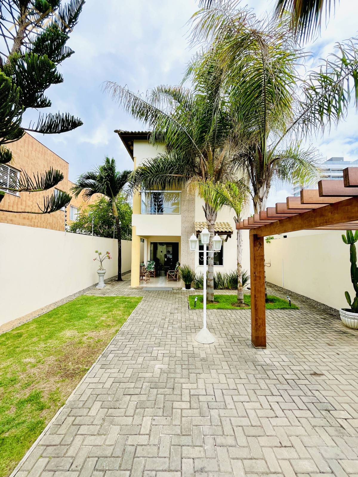 Casa à venda em Salvador, Itapuã, com 4 quartos, 273m² - Henrique Aquino  IMÓVEIS DE QUALIDADE LTDA CRECI PJ 2675