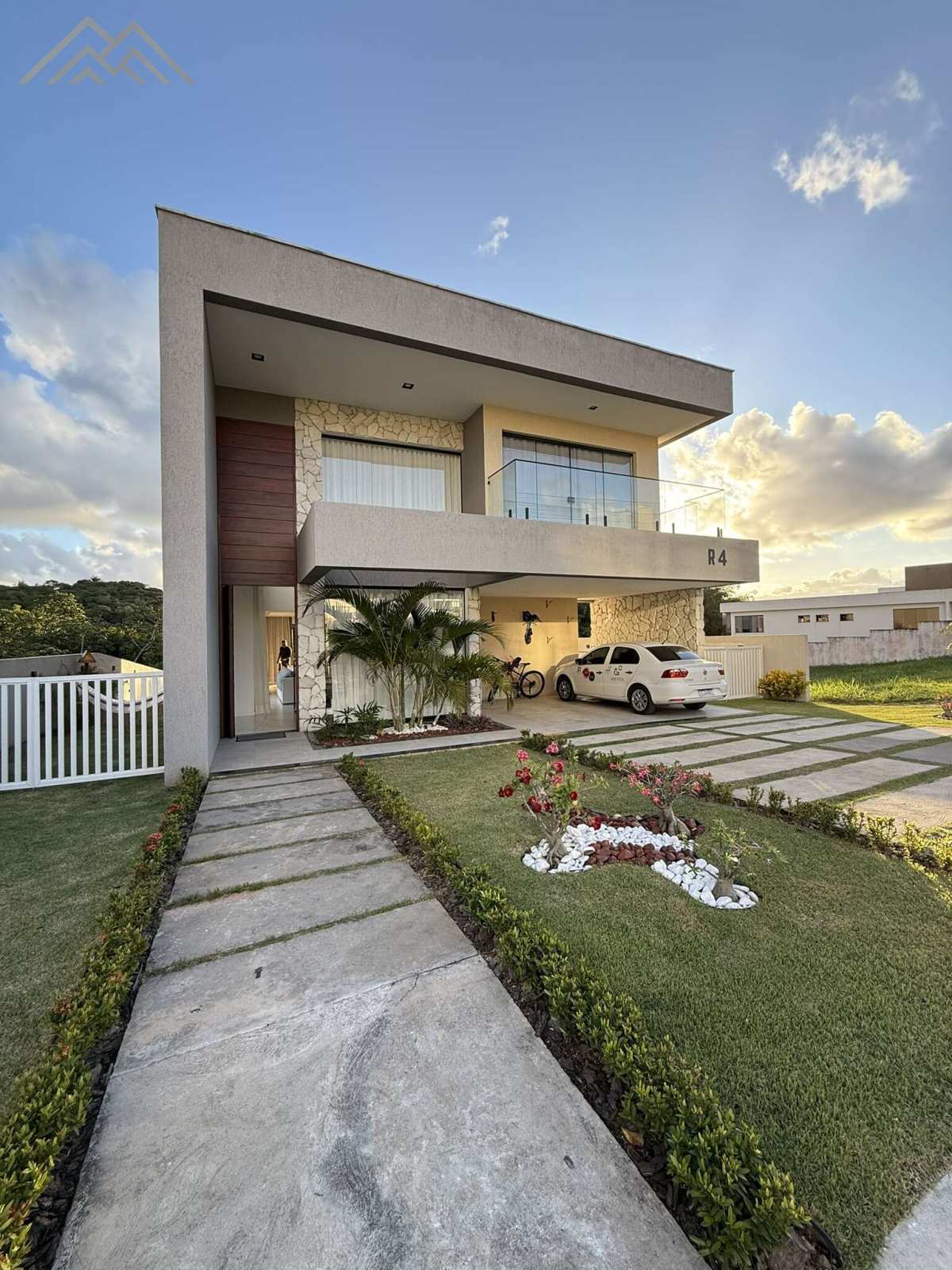 Casa de condomínio à venda em Camaçari, Alphaville (Abrantes), com 4 quartos, 270m² - Henrique Aquino  IMÓVEIS DE QUALIDADE LTDA CRECI PJ 2675