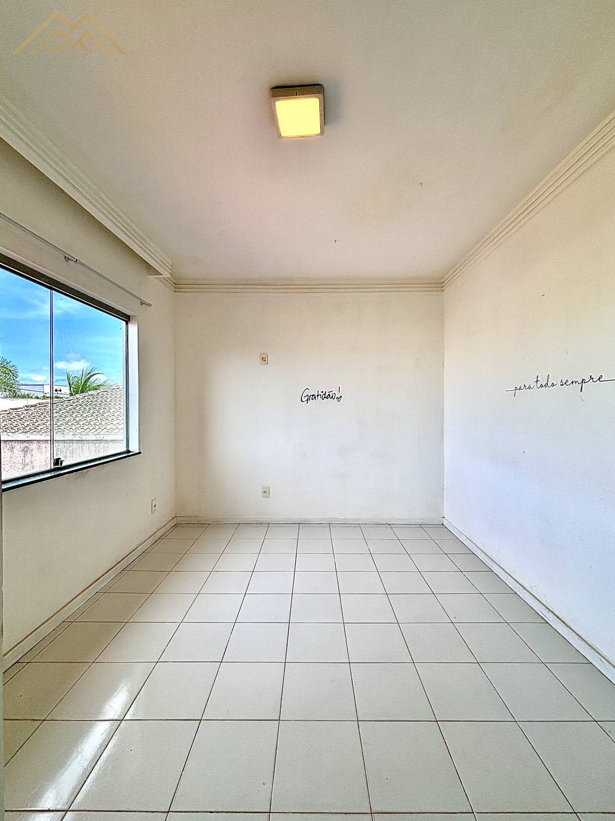Casa de condomínio à venda em Camaçari, Arembepe (Abrantes), com 3 quartos, 300m² - Henrique Aquino  IMÓVEIS DE QUALIDADE LTDA CRECI PJ 2675
