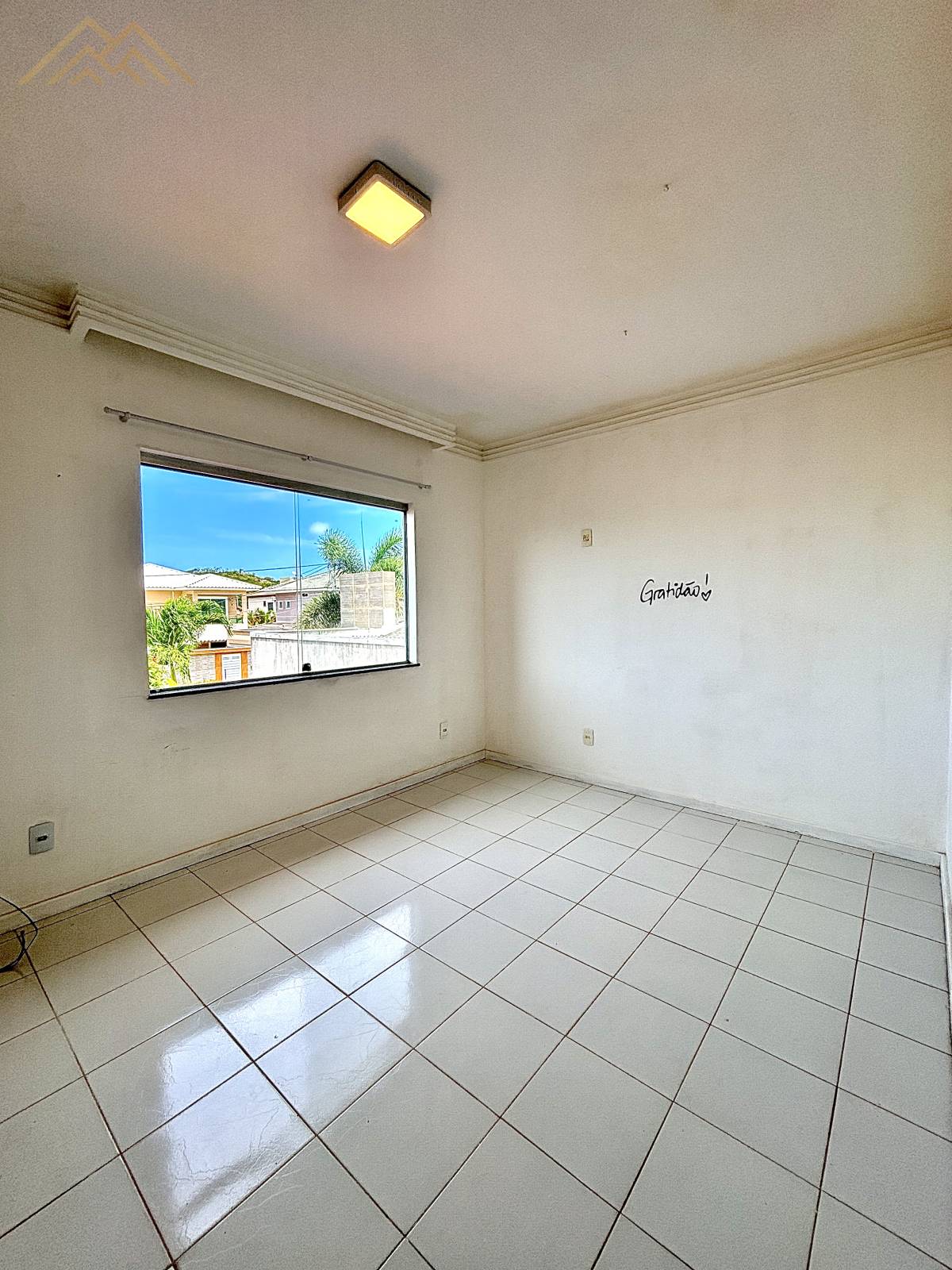 Casa de condomínio à venda em Camaçari, Arembepe (Abrantes), com 3 quartos, 300m² - Henrique Aquino  IMÓVEIS DE QUALIDADE LTDA CRECI PJ 2675