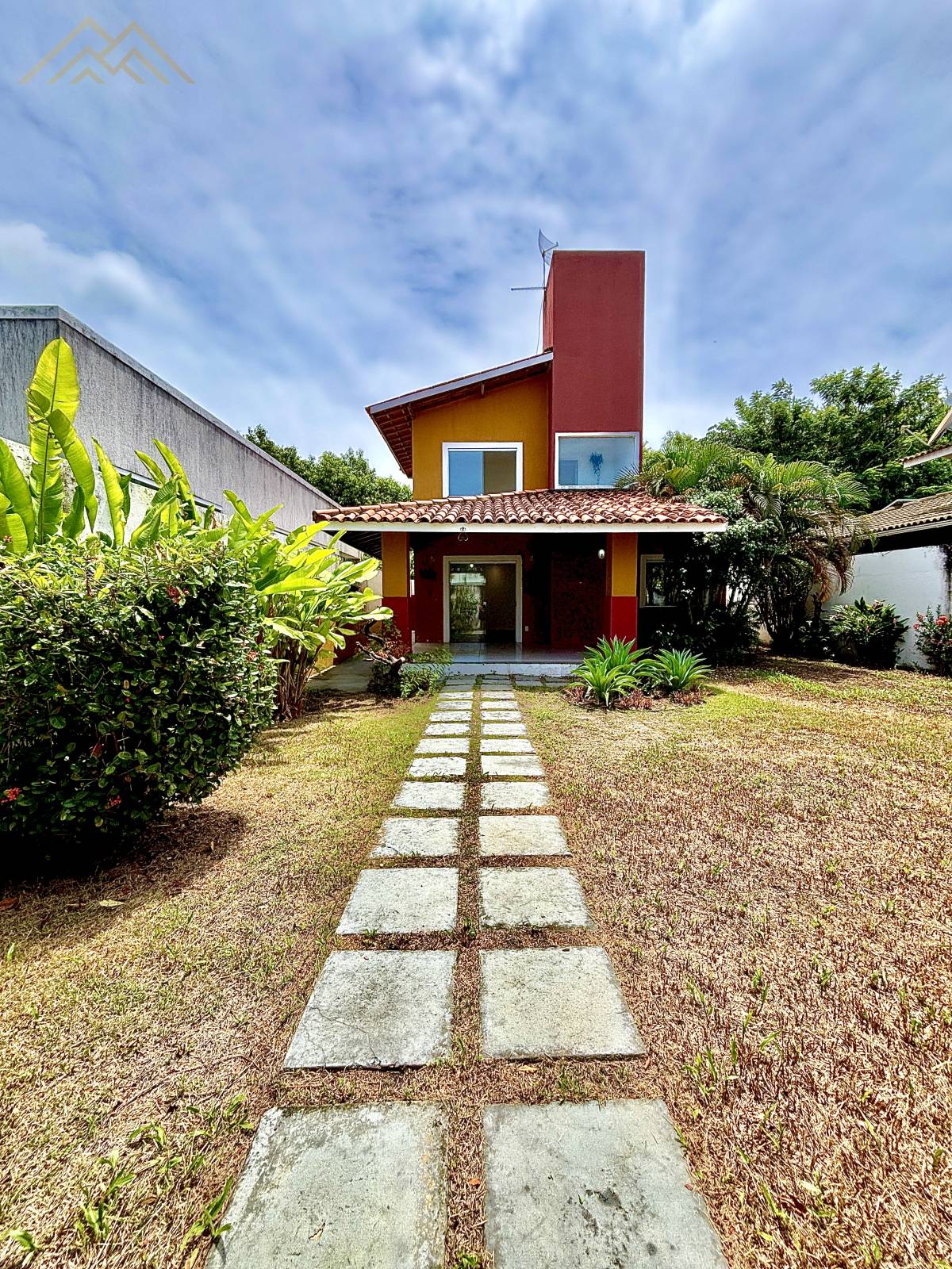 Casa de condomínio à venda em Camaçari, Arembepe (Abrantes), com 3 quartos, 300m² - Henrique Aquino  IMÓVEIS DE QUALIDADE LTDA CRECI PJ 2675