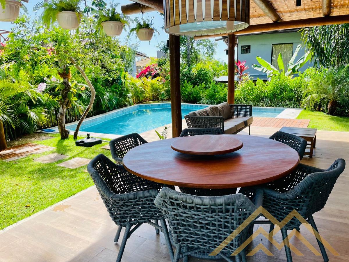 Casa de condomínio com 3 quartos, 270m², à venda em Mata de São João, Praia do forte - Henrique Aquino  IMÓVEIS DE QUALIDADE LTDA CRECI PJ 2675