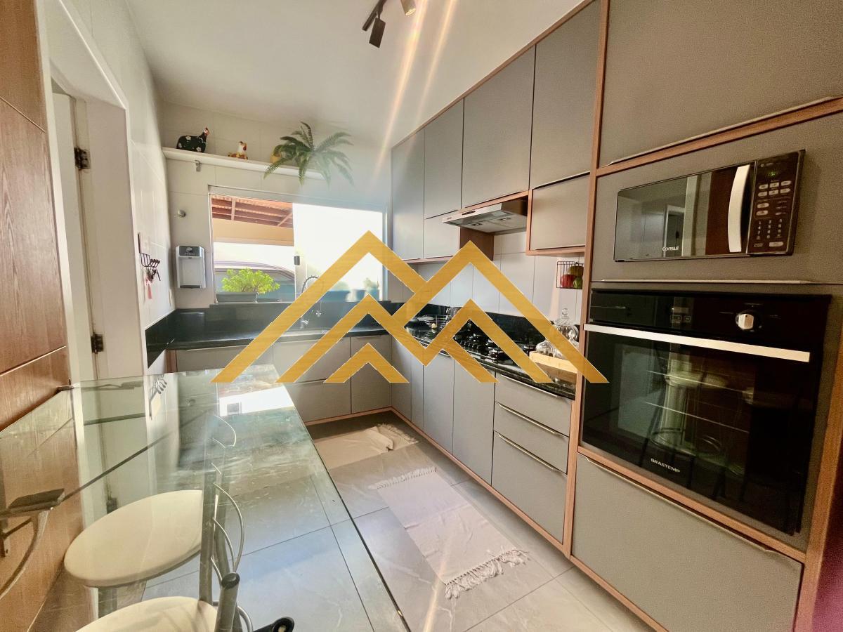 Casa de condomínio com 4 quartos, 300m², à venda em Lauro de Freitas, Buraquinho - Henrique Aquino  IMÓVEIS DE QUALIDADE LTDA CRECI PJ 2675
