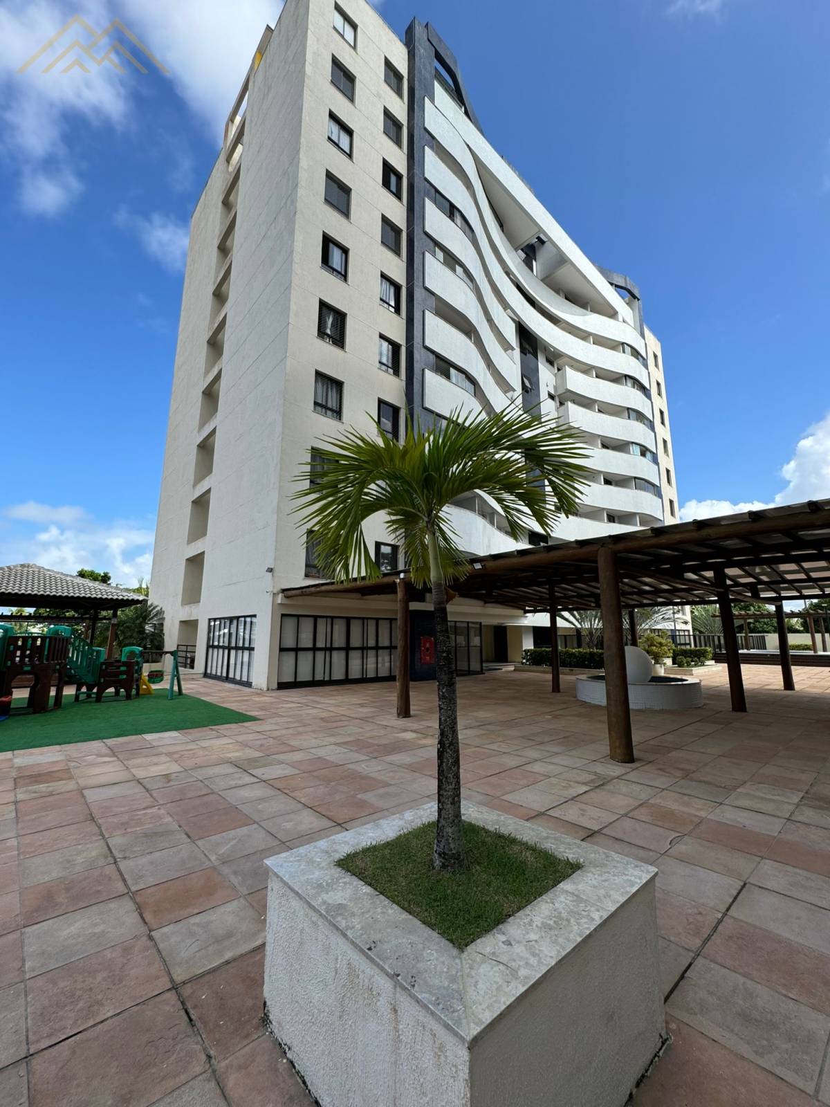 Cobertura à venda em Lauro de Freitas, Pitangueiras, com 1 quarto, 108m² - Henrique Aquino  IMÓVEIS DE QUALIDADE LTDA CRECI PJ 2675