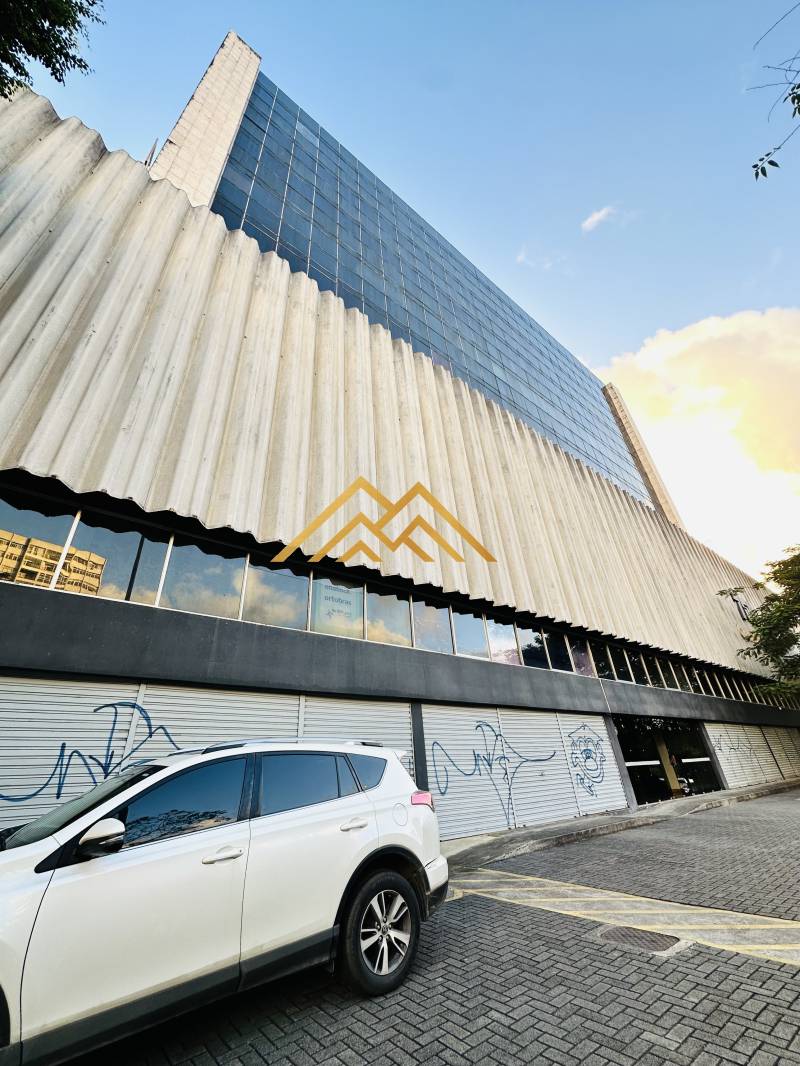 Prédio comercial, 9370m² em Salvador, Saúde - Henrique Aquino  IMÓVEIS DE QUALIDADE LTDA CRECI PJ 2675